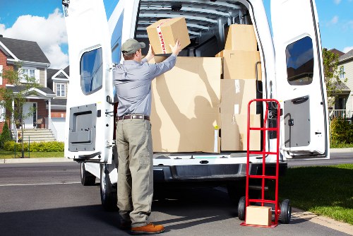 Residential and commercial packing and unpacking support around Holland Park
